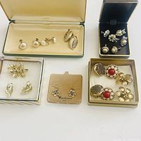 Overview of all boxed and carded earrings