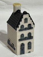 Front and left side view of Delft Blue miniature house #18