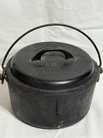 Dutch oven with lid and bail handle front view