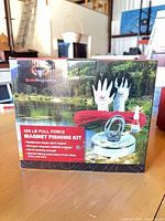 Front of box showing 425 lb magnet fishing kit branding