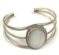 Front view showing oval stone and band design