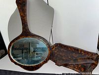 Tray and shoe horn showing color and pattern