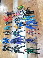 Full lot overview of all 20 figures laid out in two rows