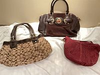 Overview of three handbags