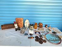 Overview of entire mixed lot on table