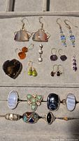 Overview of earrings, pendants, rings in display case