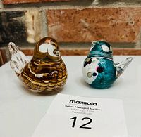 Front view of both glass bird figurines