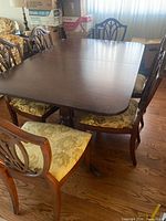 Table top, pedestal base, four chairs around