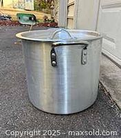 Stockpot side view showing body, handles, and lid
