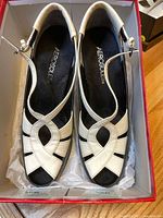Aerosoles black/ivory heels in box