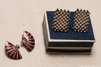Both earring pairs with box overview
