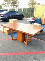 table fully extended showing top, drop leaves and base