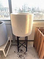 Planter on stand showing overall appearance