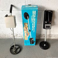 Micronta 63-3002 in box between both assembled detectors