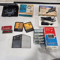 Overview of all items including dado blade, drill bits, sockets, Victorinox knife and Dremel engraver tray