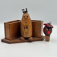 Front view of card holder and bottle stopper