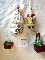 Full lot showing all four ornaments and size card