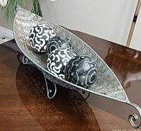 Centerpiece with three of the decorative spheres displayed