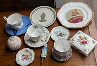 Overview of all porcelain items on table