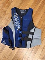 Front view of Speedo adult life jacket showing zipper and buckle straps