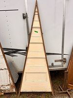 Full view of triangular door tree front