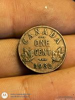 Reverse of 1932 Canada one-cent coin showing denomination, maple leaves and date