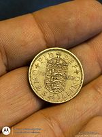 Reverse of 1962 one shilling coin showing crowned shield and date