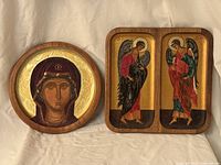 Group view of round icon plate and two-panel tray