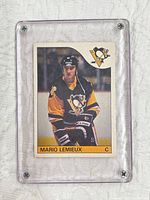 Front of 1985-86 O-Pee-Chee #9 Mario Lemieux rookie card in protective case