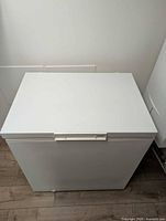 Freezer closed, exterior view