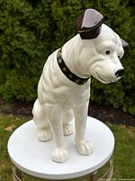 Front three-quarter view showing full Nipper figurine
