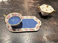 Cup, tray and sugar pot overview
