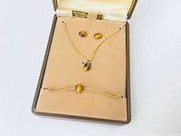 Full jewelry set in open box