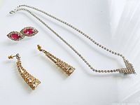 Necklace, brooch and both earrings overview