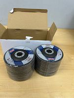 Open box showing two stacks of SALI flap discs