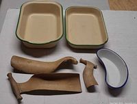 overview of all six items: two rectangular enamel trays, kidney basin, three orthopedic splints