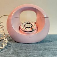 Front view of pink donut telephone showing keypad