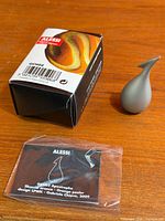 Peeler with box and leaflet