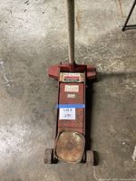 Top view of entire Blackhawk floor jack with handle