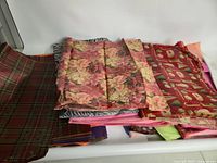 Stack of folded patterned and solid tissue sheets