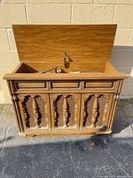 Three-quarter exterior view under sunlight