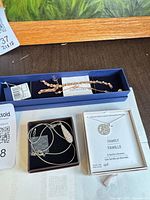 All jewellery pieces with boxes