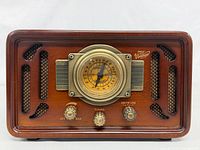 Front view of Pyle vintage Bluetooth radio showing dial and controls