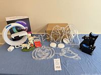 Entire lot with ring lamp, acrylic shapes, LED modules, figurine, wooden cats