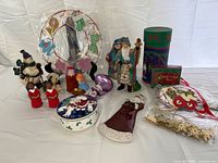 Full lot overview displaying all Christmas decorations