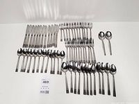 Full layout of the cutlery showing quantity and pattern