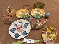 Overview of all eleven décor items on carpet