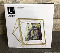 Box front showing Umbra Prisma frame image and branding