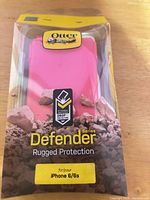 Front of OtterBox Defender retail package showing pink case for iPhone 6/6s