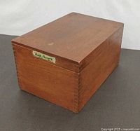 Closed wooden card file box front/top